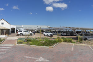 Discover the Wi-Fi, coffee, meals and travel convenience available at De Werf.